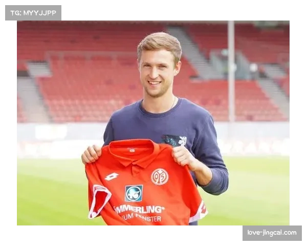 美因茨赛前训练课，重点演练边后卫插上参与转换进攻